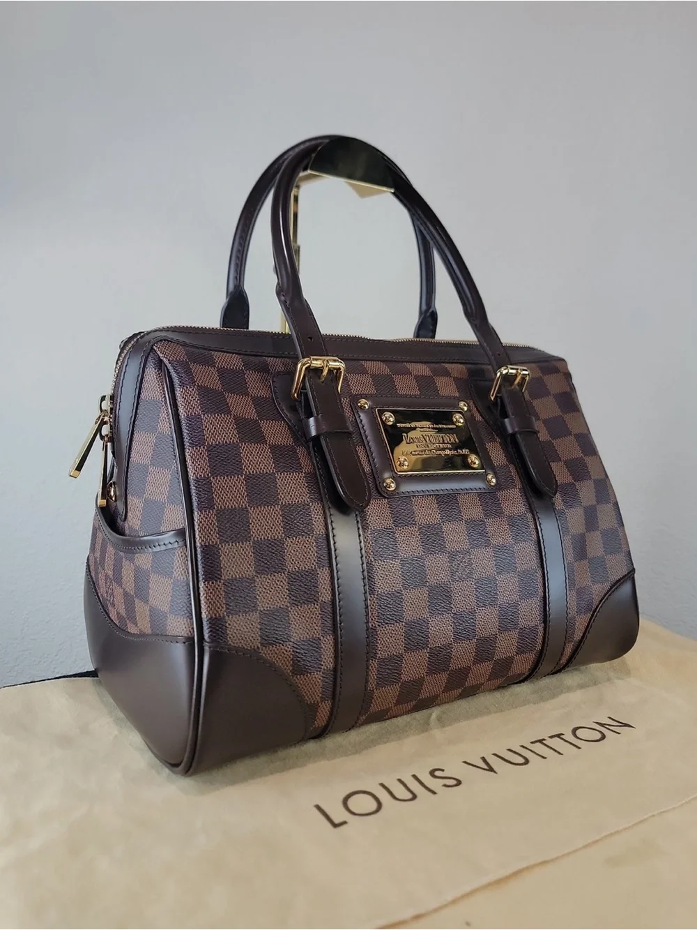 •LOUIS VUITTON• damier ebene berkeley handbag
